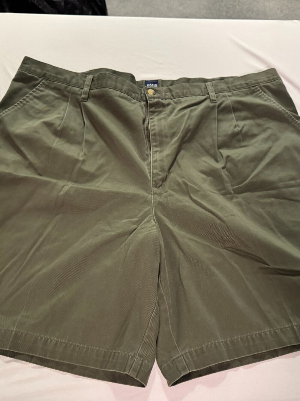 Basic Editions shorts pleated 46 Green, 100% cotton. Very good condition